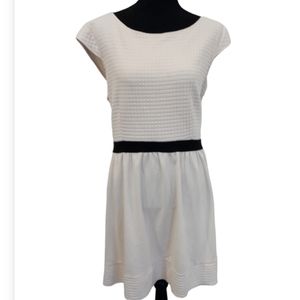 Xhilaration Cream Quilted Black Banded Waist Back Zip Closure Cap Sleeve Midi